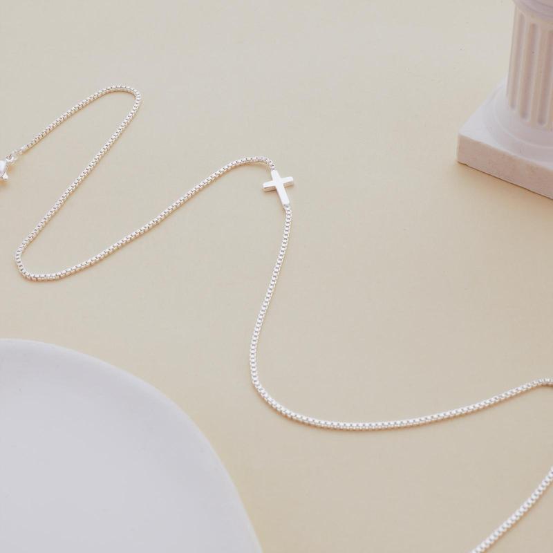 Dainty Cross necklace