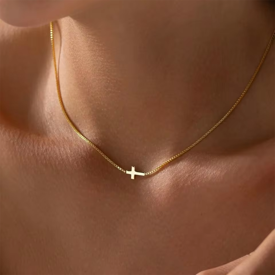 Dainty Cross necklace